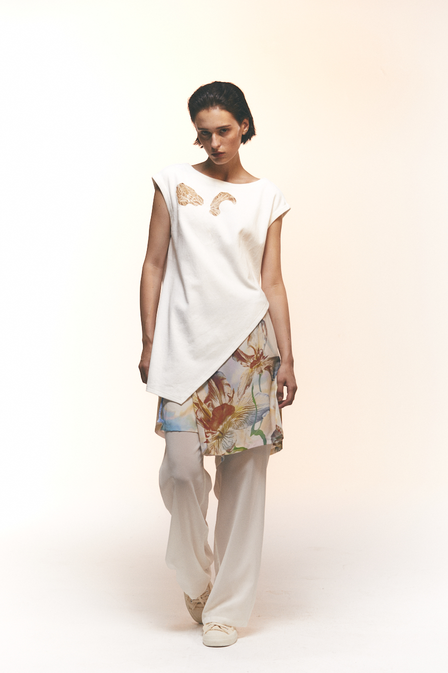 镂空绣花不规矩摆圆领针织衫