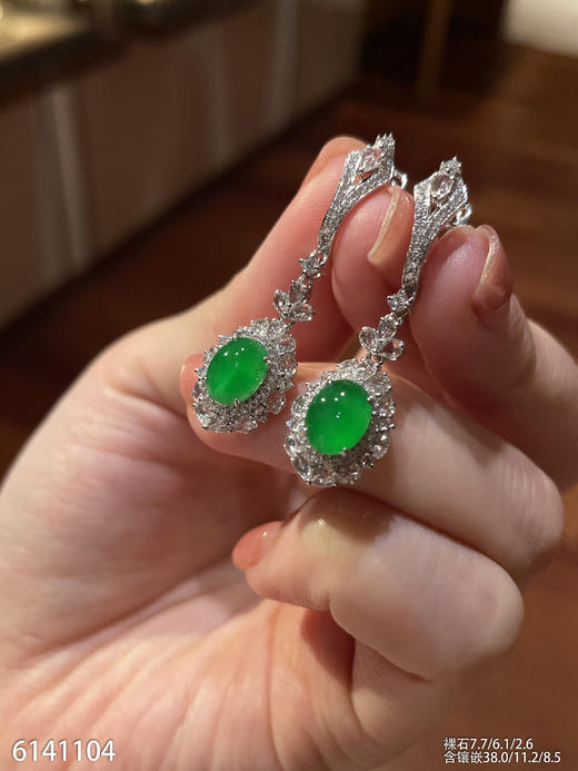 6141104，蛋面耳坠。具体价格微信咨询 商品图1
