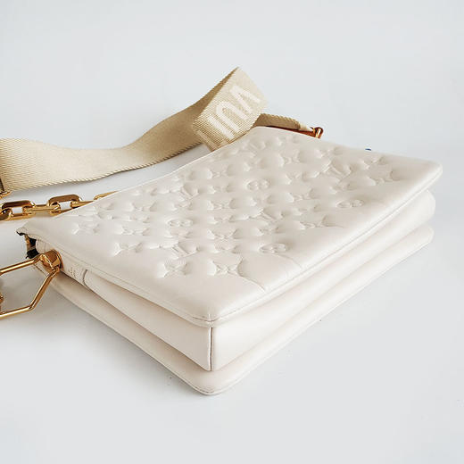 【95新】LV路易威登M21262小号白色压纹COUSSIN单肩斜挎包女士140426AK09 商品图6