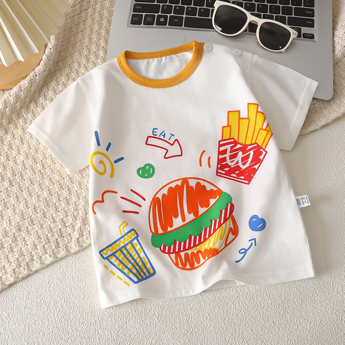 【福利❗️19.9抢🔥儿童短袖t恤】涂鸦印花活泼吸睛，撞色包边领口增添细节感，柔软面料亲肤透气，宽松版型活动无束缚，新款小童宝宝衣服男童薄款女童上衣夏款童装QQ