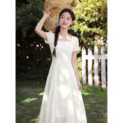 鹿向南「浅杏叙语」米杏色短袖连衣裙夏季新款显瘦气质优雅长裙女 商品图1