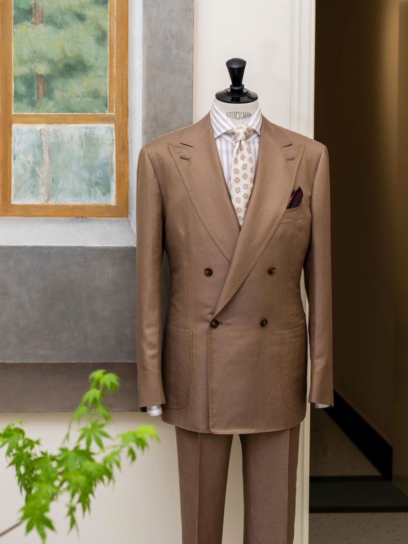Cesare Attolini 香槟色双排扣 Silk-Linen 套装