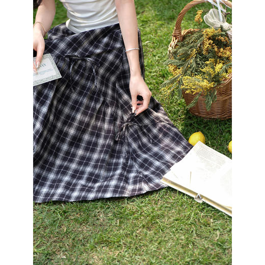 鹿向南「星落左岸」复古黑色格纹半身裙女夏新款显瘦学院风中长裙 商品图4