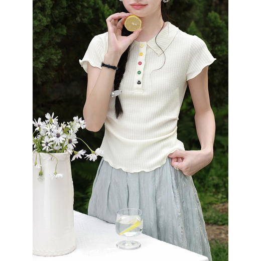 鹿向南「漫夏云茉」杏色POLO领正肩短袖T恤女夏季甜美木耳边上衣 商品图3