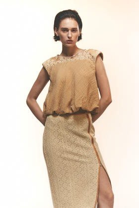 小宽肩蕾丝拼接短上衣