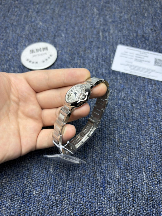 AF卡地亚蓝气球系列 小号28mm 钻刻面 女士腕表 商品图3