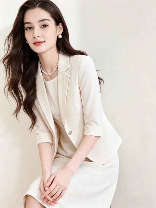 「下单赠送两款胸针」(限时福利)洛诗琳新款通勤七分袖西装外套+无袖直筒连衣裙两件套 99056 (下单7天左右发) 商品图3