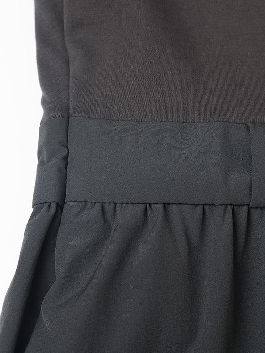 简约百搭黑色假两件连衣裙 收腰显瘦设计感圆领刺绣标休闲中长裙 商品图4