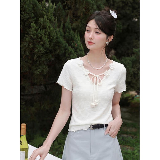 鹿向南「云间浅梦」米白色T恤女夏季新款法式洋气设计感短袖上衣 商品图1