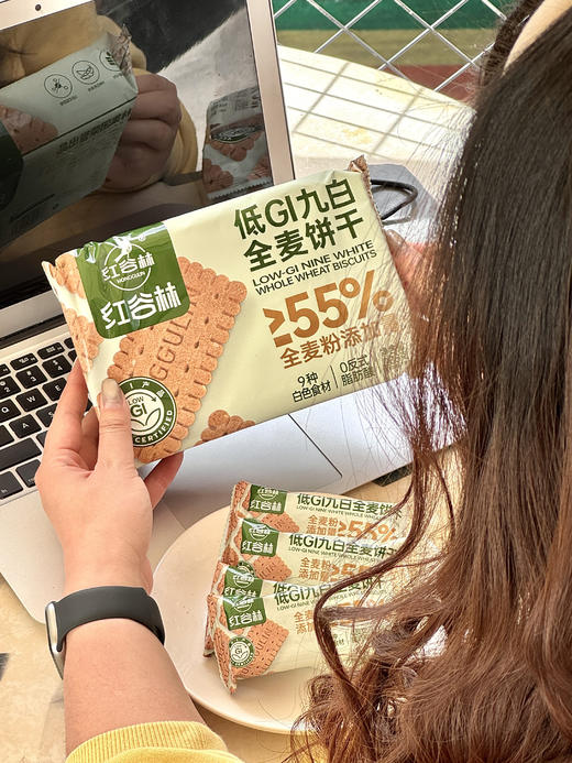 红谷林家这款低GI九白全麦饼干，干净健康🌟 ✅不含小麦粉：全麦添加量≥55%  商品图2