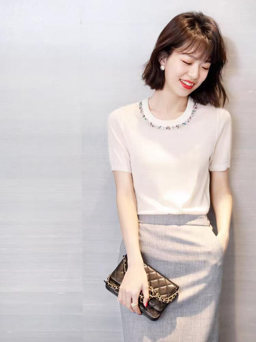 直发 阿玛施同款，重工手工钉珠镶钻莱赛尔天丝针织短袖【JS3699378 】 商品图7