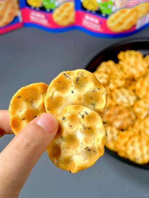 ❗多送2袋李诞推荐零食❗29.9抢7袋‼️【红谷林花椒小石子饼】 ✅非油炸，非膨化、不添加蔗糖 ✅全新工艺升级，全新的配方，面粉低温发酵24小时 商品图5