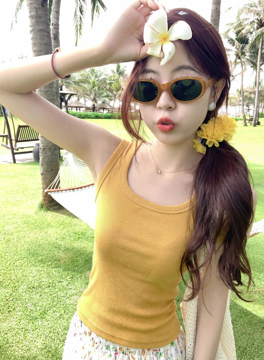 <曾小咸推荐>韩系u领4色背心修身【预售7-15天发货】 商品图3