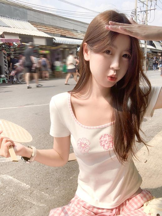 <曾小咸推荐>4.19现货秒杀 ！微信超特价！韩系刺绣花朵修身短袖t恤 日常119.99 立减70 秒杀49.99！！ 商品图10