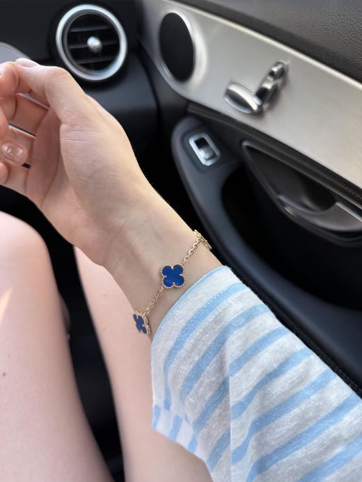 V金版【Z品定制级 1:1钢印 】VCA 梵克雅宝蓝玛瑙五花手链 超级显白 戴上就是一眼惊艳 据说蓝玛瑙戴上会让人增加勇气并且身心愉悦平和焦虑，同时蓝色代表好运 健康运！ 商品图0