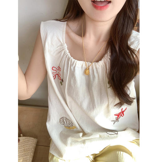 <曾小咸推荐>4.20现货秒杀 ！微信超特价！韩系刺绣碎褶无袖背心 日常139.99 立减70 秒杀69.99！！休闲裤 秒杀69.99！！ 商品图1