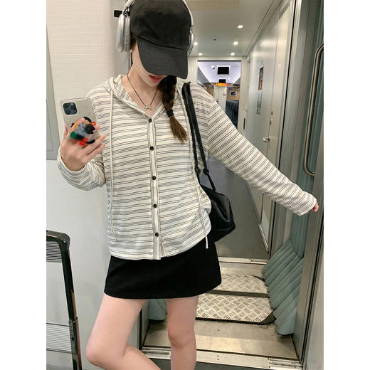 <曾小咸推荐>4.20现货秒杀 ！微信超特价！韩系连帽条纹开衫t恤 日常159.99 立减90 秒杀69.99！！ 商品图4