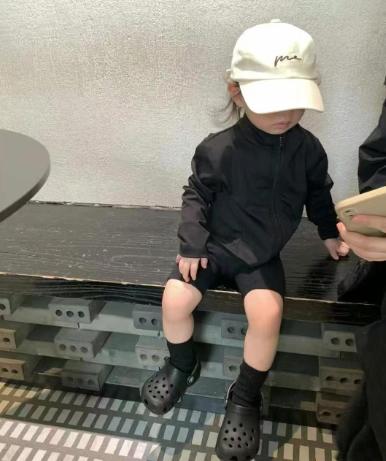 Crocs卡骆驰儿童洞洞鞋 夏日必备爆款断货王儿童男女同款 不赠送智必星（鞋花） 商品图7