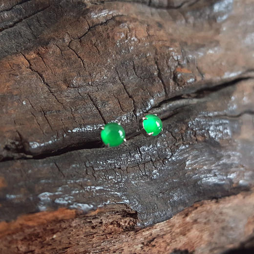 【天然正品】A货翡翠AU750白金镶天然细腻满绿冰种蛋面翡翠耳钉14.4*3.4*3.4MM（皆取最大值）250326NJS20 商品图4