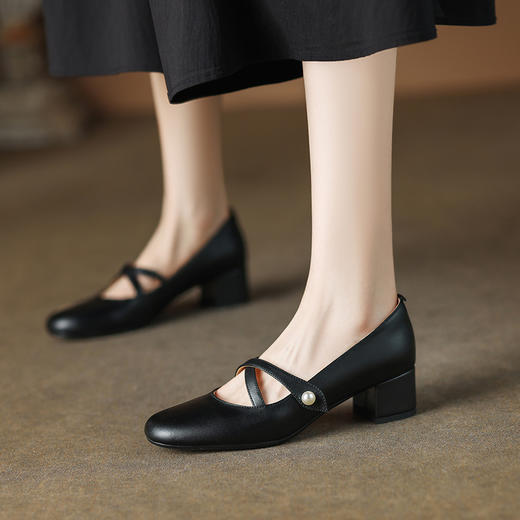 【预售7天】法式经典圆头珍珠交叉带粗跟通勤百搭仙女风小皮鞋DMJFG&81317F 商品图2