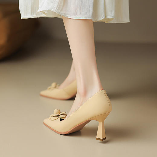 【预售5天】法式尖头花朵中跟一脚蹬单鞋女春夏猫跟高跟鞋WC&M7315 商品图3