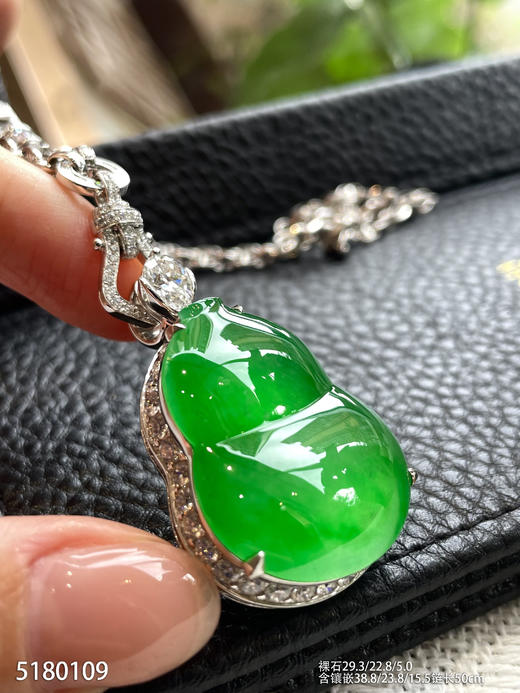 玻璃种艳绿葫芦吊坠【5180109】具体价格微信咨询 商品图3