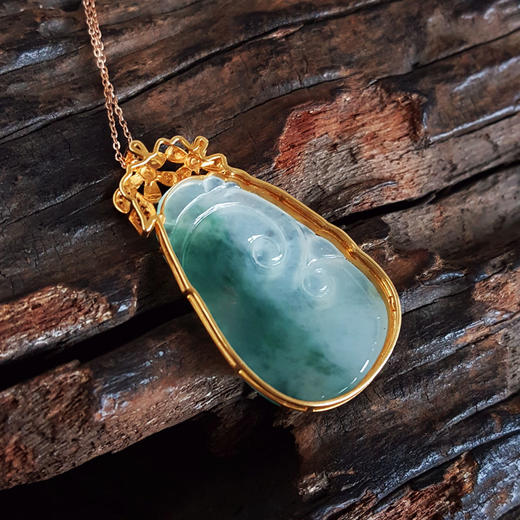 【天然正品】A货翡翠U750黄金镶钻镶天然细腻冰种飘蓝花如意（万事如意）翡翠吊坠项链38.6*21.7*6.3MM（皆取最大值）301025AH63 商品图6