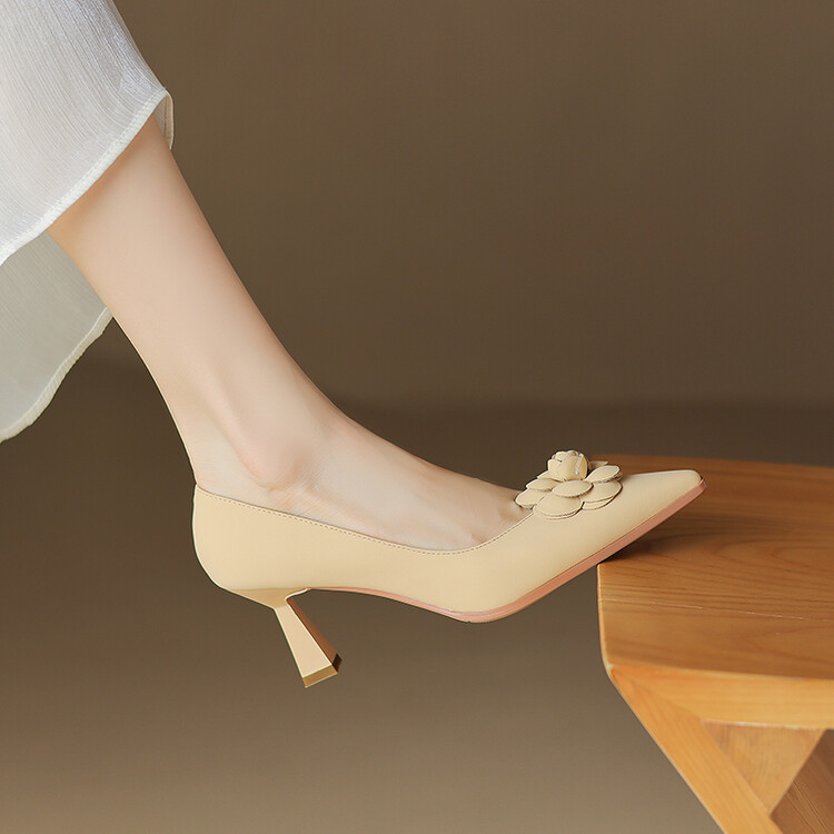 【预售5天】法式尖头花朵中跟一脚蹬单鞋女春夏猫跟高跟鞋WC&M7315