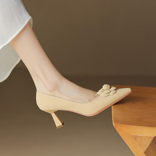 【预售5天】法式尖头花朵中跟一脚蹬单鞋女春夏猫跟高跟鞋WC&M7315 商品图0