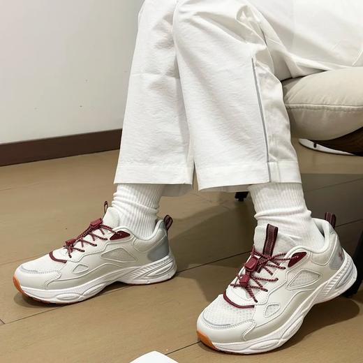 【儿童鞋服丨安德玛儿童舒适运动鞋】33-40码可选，专业缓震结构中底，体育课跳操无压力，防滑耐磨大底设计，雨天上学也安心，简约潮流配色，校服休闲装都能搭，2色可选 商品图1