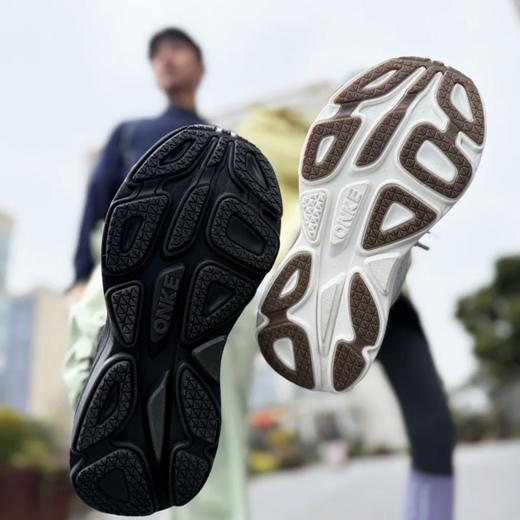 【超临界EVA二次发泡大底 双层超轻贾卡网面 侧边滚动几何设计】ONKE德国 20代缓震耐磨强回弹抑菌科技跑鞋 商品图11