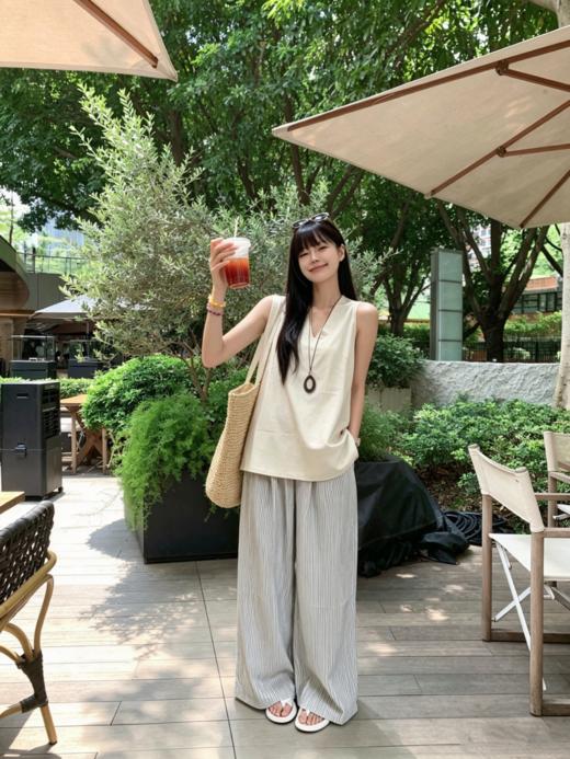 <曾小咸推荐> 4.20新品上新 挂脖v领背心+条纹阔腿裤套装 日常价189/套！活动价129/套！单件背心69！单件条纹休闲裤79！【预售款，预计3-15天发货】 商品图5