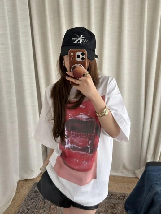 大王|@lexander 性感女郎红唇冰块硅胶印花T恤，男女款宽松水洗圆领短袖 商品图1