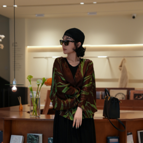 PanYiXiu/潘依绣【野蔓栖棕】人丝气质优雅朦胧感蝙蝠袖V领衬衫 M9294