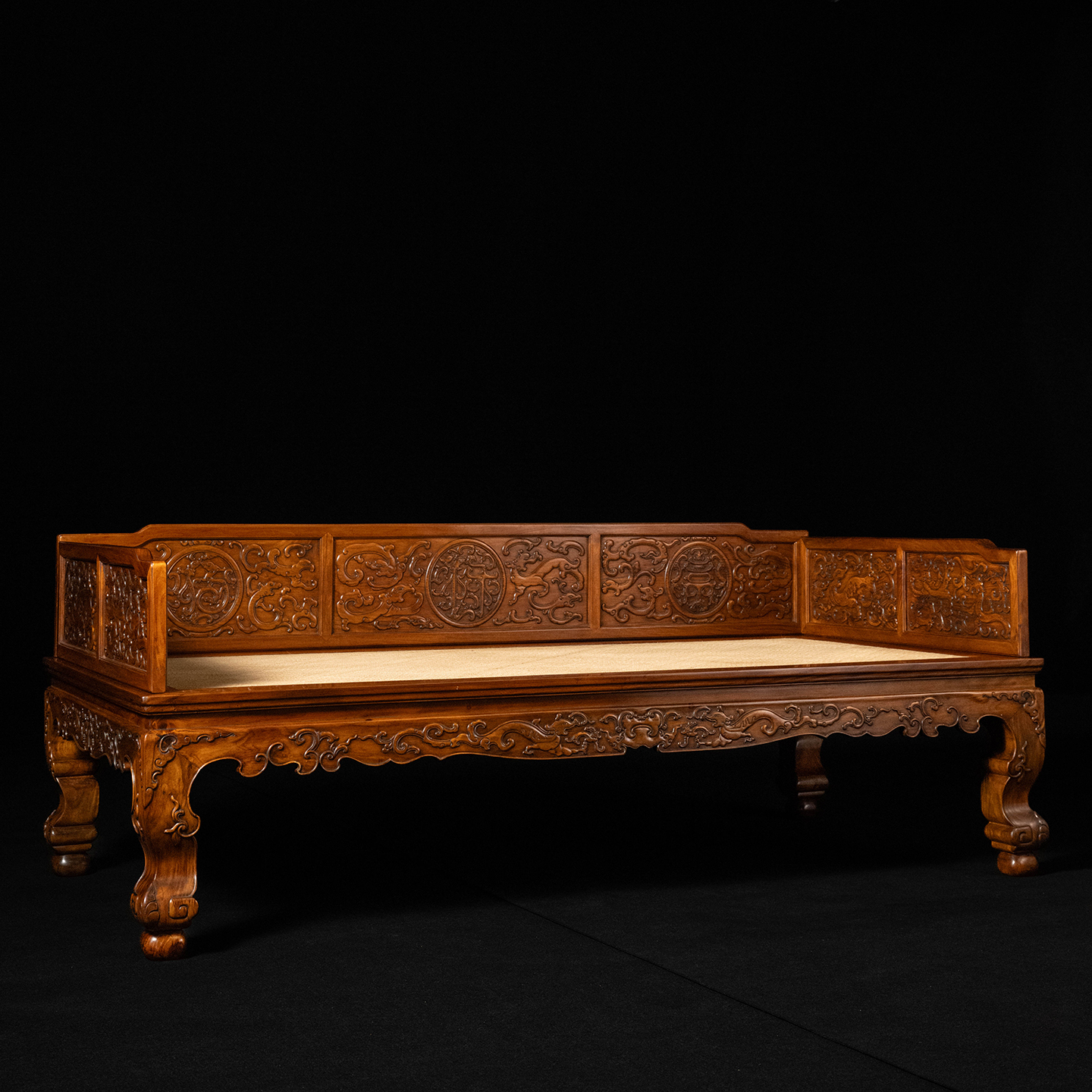 清 黄花梨螭龙纹福禄寿三围屏罗汉床