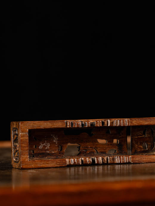 清 黄花梨整挖透雕松梅双清墨床 商品图3