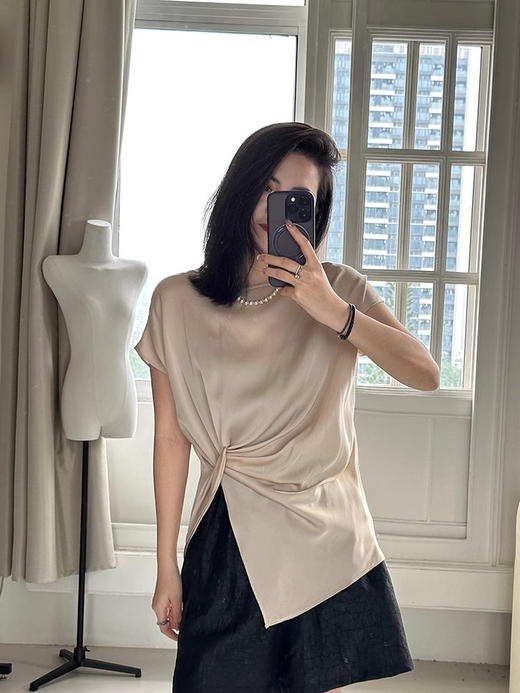 Meline Kaylin大牌同款气质真丝上衣 | 桑蚕丝混纺，设计优雅利落，藏肉显瘦，通勤约会都很高级【3-5天发货】 商品图3