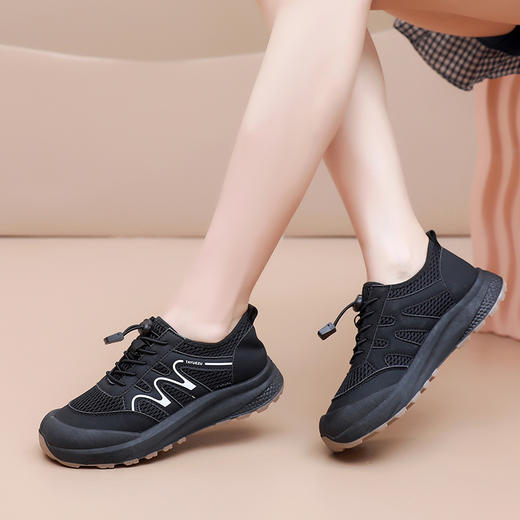 夏季休闲鞋yyds！【踏月族--缓云软弹轻盈镂空鞋】软糯舒适超百搭、透气网面拼接设计、柔软不闷不磨脚不累脚、舒适百搭防滑增高、轻盈耐磨颜值高！ 商品图12