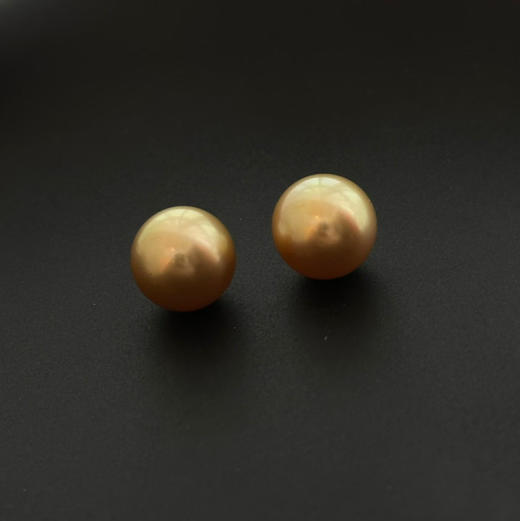 chao chao 值！新货 正圆基本无暇或细微瑕ji强光 浓金 11-12 海水金珠耳钉 时髦的金色系 暖金色调 商品图0