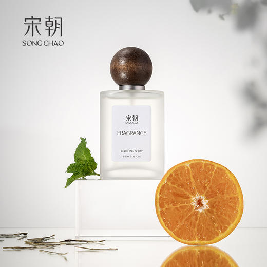 【品质生活丨宋朝·衣物香氛喷雾】国际大师特制调香配方，每个香型都经过层层筛选，香气不会过于浓郁，淡淡的恰到好处，出门不易撞香，外观造型轻巧携带方便。 商品图1