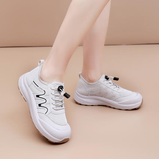 夏季休闲鞋yyds！【踏月族--缓云软弹轻盈镂空鞋】软糯舒适超百搭、透气网面拼接设计、柔软不闷不磨脚不累脚、舒适百搭防滑增高、轻盈耐磨颜值高！ 商品图10