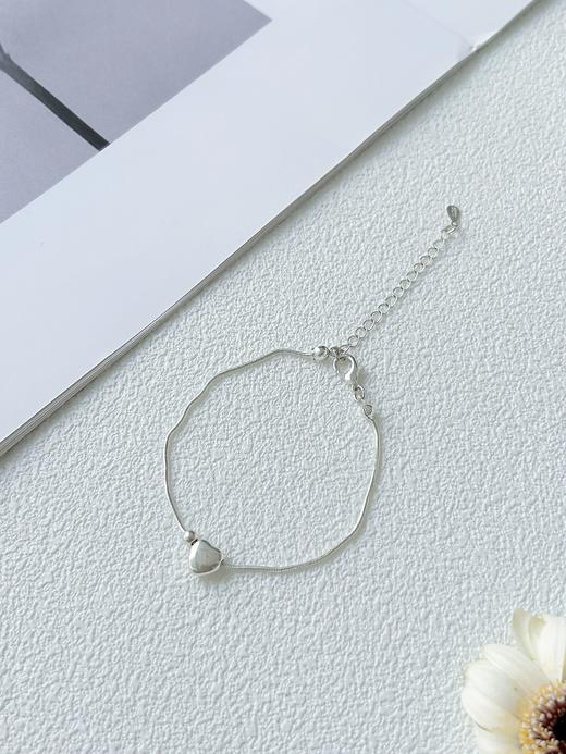 鹿鹿推荐 •高级金属感个性ins爱心手链 商品图0