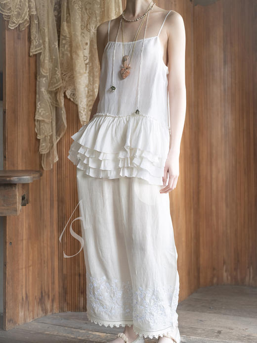 Maku  26SS 月白色手织真丝层叠褶边吊带上衣 商品图0