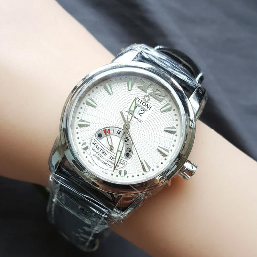 【99新】TITONI 梅花94888 S-ST-297天文台认证自动机械机芯大日历、动力储备显示39.2MM（男款）Master Series大师系列精钢170426NJ54 商品图8