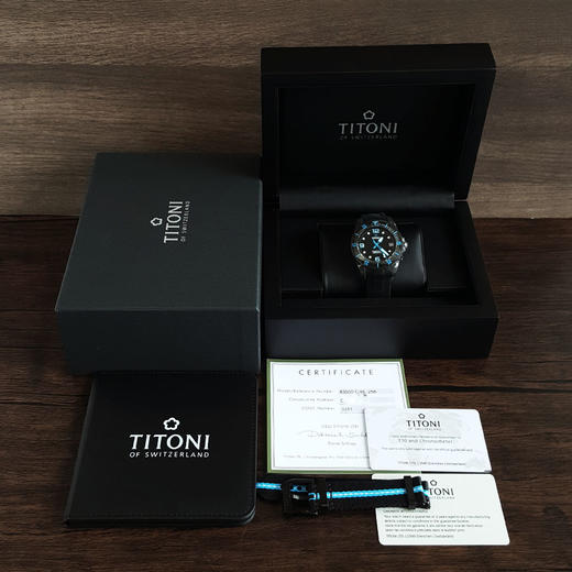 【99新】TITONI 梅花83600C-BL-256天文台认证自动机械机芯日期显示42MM（男款）Seascoper 海洋探索系列碳/陶瓷180426NJ36 商品图1