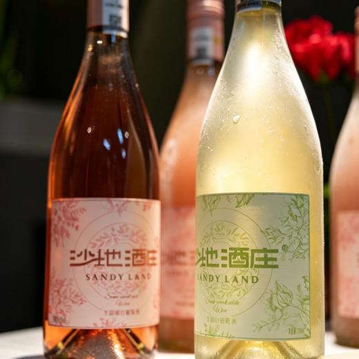 疯抢中！！【大美新疆·S系列】【雷司令半甜白&赤霞珠半甜桃红】口感柔顺更好喝 12&13%vol 750ml*2瓶/彩箱装（送手提礼袋） 商品图6