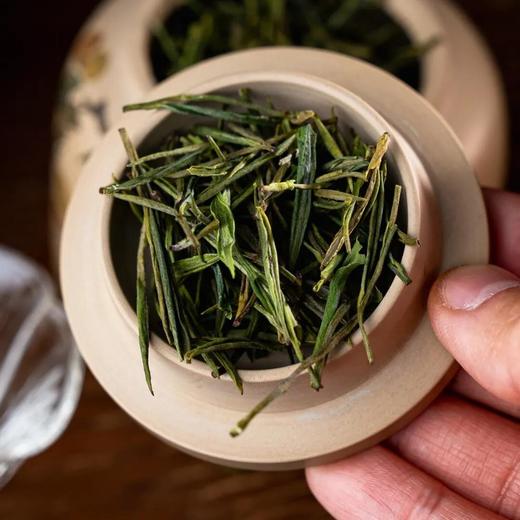 热卖中！！【 四标一码一监制认证 非遗大师监制 】2026新茶 白帝明前安吉白茶 商品图0