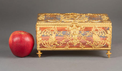 独角鹿西洋古董20世纪初法国出品新艺术风格蝴蝶花卉主题铜鎏金精雕嵌透明水晶珍宝盒 商品图1