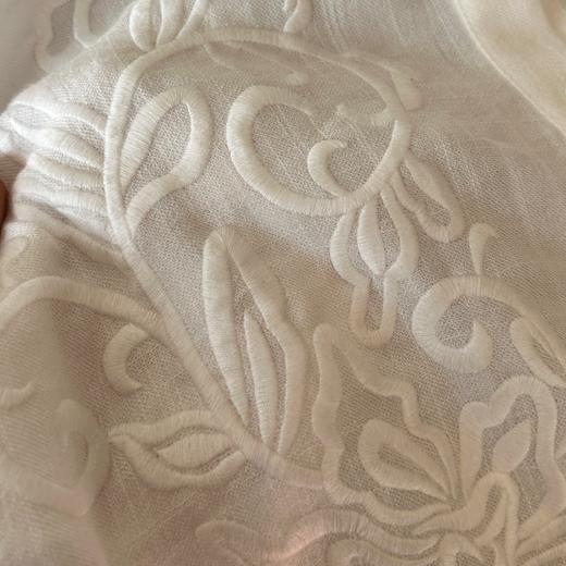 Five-apc重工刺绣亚麻棉白衬衫 | 穿出自由恣意腔调，万针浮雕刺绣，低调中透着华丽感 商品图4