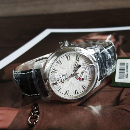 【99新】TITONI 梅花94888 S-ST-297天文台认证自动机械机芯大日历、动力储备显示39.2MM（男款）Master Series大师系列精钢170426NJ54 商品图5